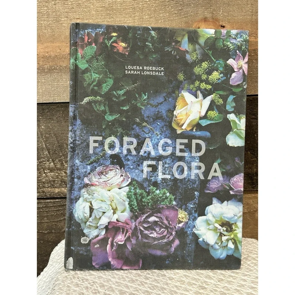 Foraged Flora: A Year of Gathering and Arranging‎ Wild Plants and Flowers
